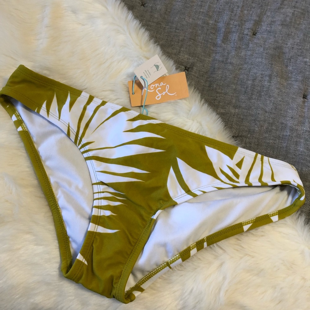 NWT kona sol medium coverage leaf print bikini L